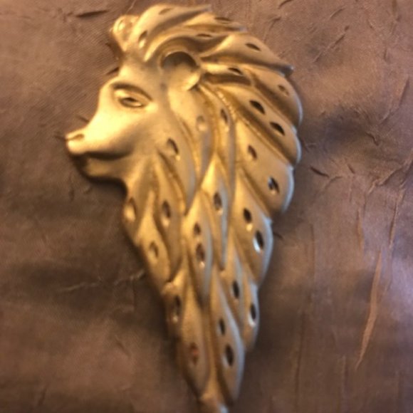 Vintage 1990's burnished & shiny lion brooch. - Picture 4 of 15